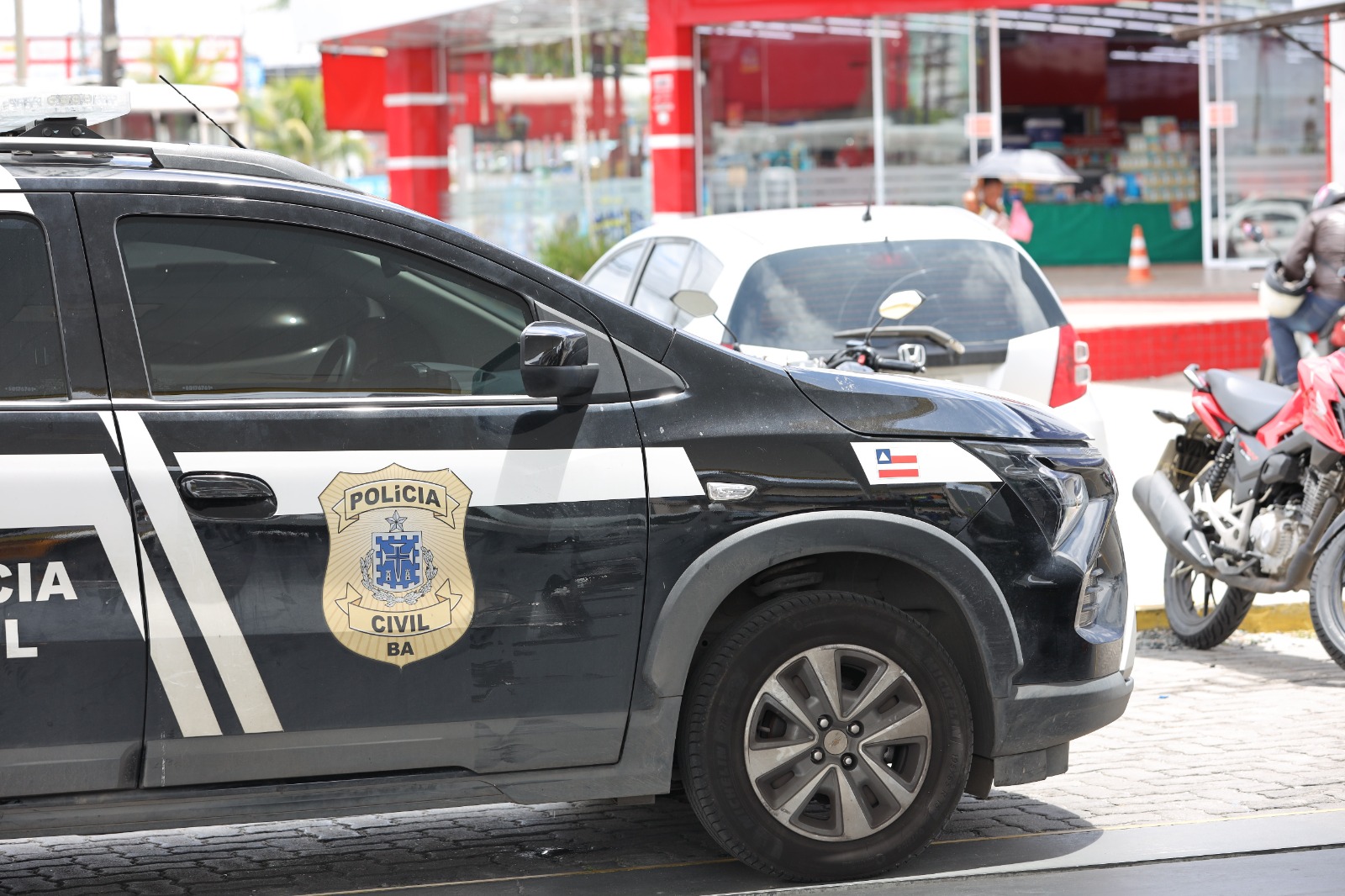 Arma de fogo e munições são apreendidos durante cumprimento de mandados em Salvador