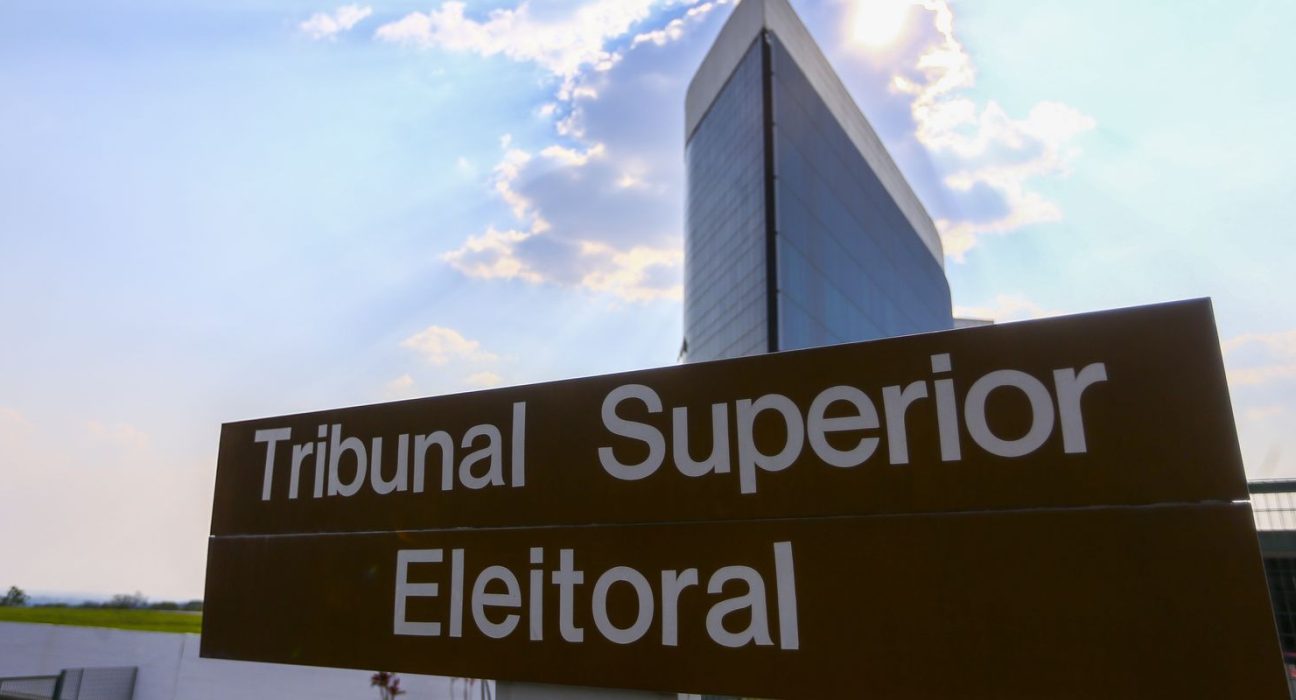 tse-aprova-restricoes-para-uso-de-ia-nas-eleicoes-de-outubro