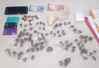pm-prende-mulher-por-trafico-de-drogas-na-lapinha