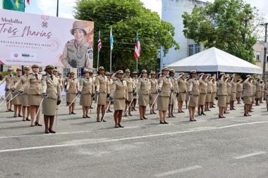 pmba-homenageia-195-mulheres-com-a-medalha-tres-marias-em-salvador