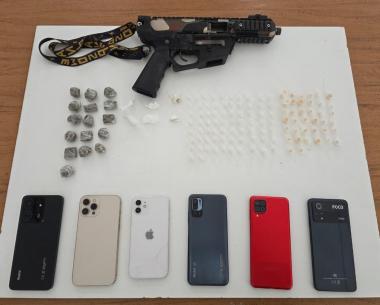 pm-apreende-arma-de-fogo-e-drogas-em-porto-seguro