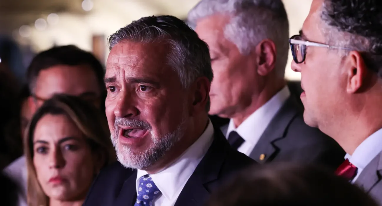 base-do-governo-pede-indiciamento-de-bolsonaro-na-cpmi-do-inss