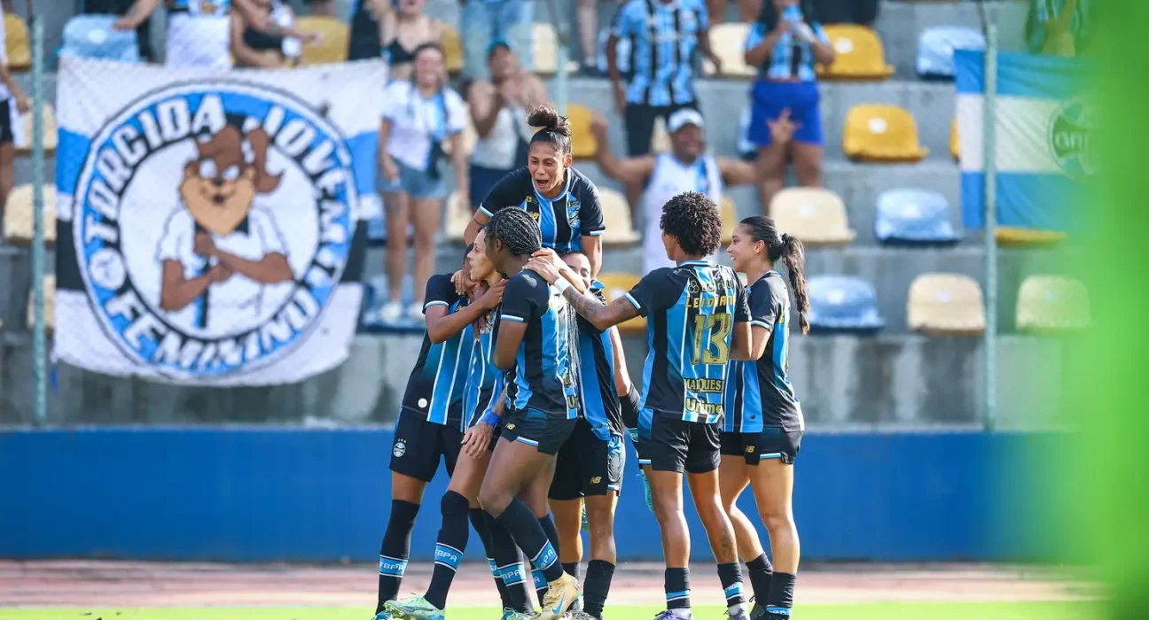 gremio-supera-internacional-por-2-a-1-no-brasileiro-feminino