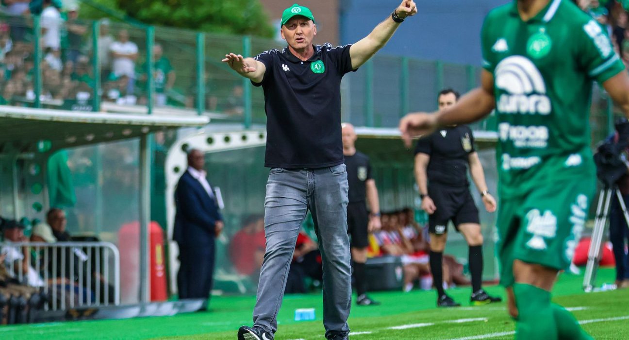 chapecoense-anuncia-demissao-do-tecnico-gilmar-dal-pozzo