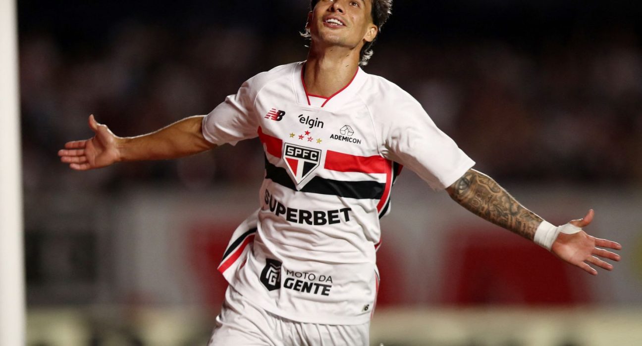 brasileirao:-ferreira-brilha-e-sao-paulo-aplica-4-a-1-no-cruzeiro