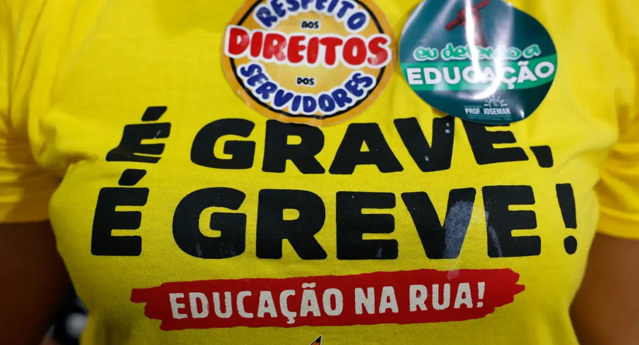 profissionais-da-educacao-publica-do-rio-fazem-paralisacao-na-quinta