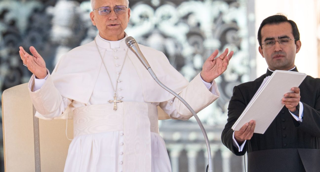 papa-pede-fim-da-guerra,-enquanto-eua-e-ira-negociam-paz