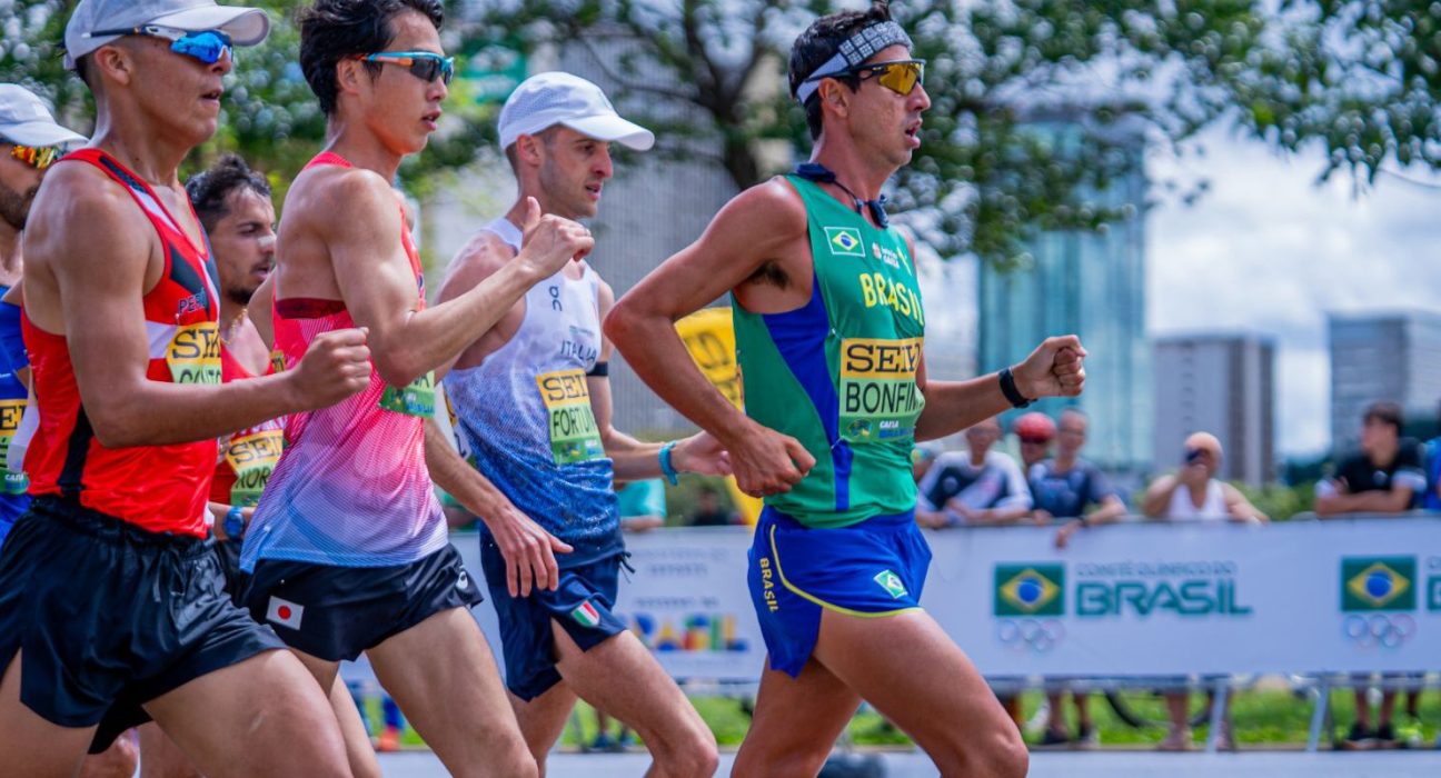 caio-bonfim-e-equipe-feminina-conquistam-bronze-no-mundial-de-marcha