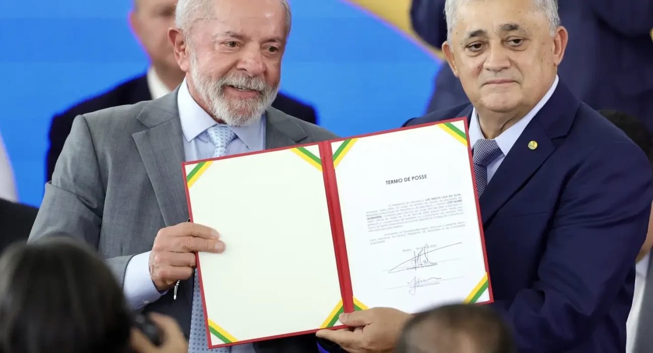 jose-guimaraes-assume-ministerio-e-fala-em-“derrotar-o-fascismo”