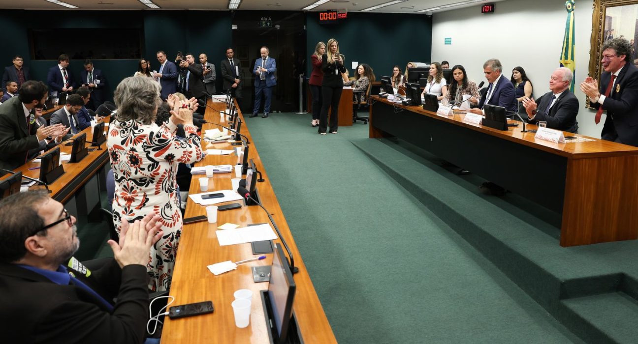 ccj-aprova-admissibilidade-de-propostas-que-acabam-com-escala-6×1