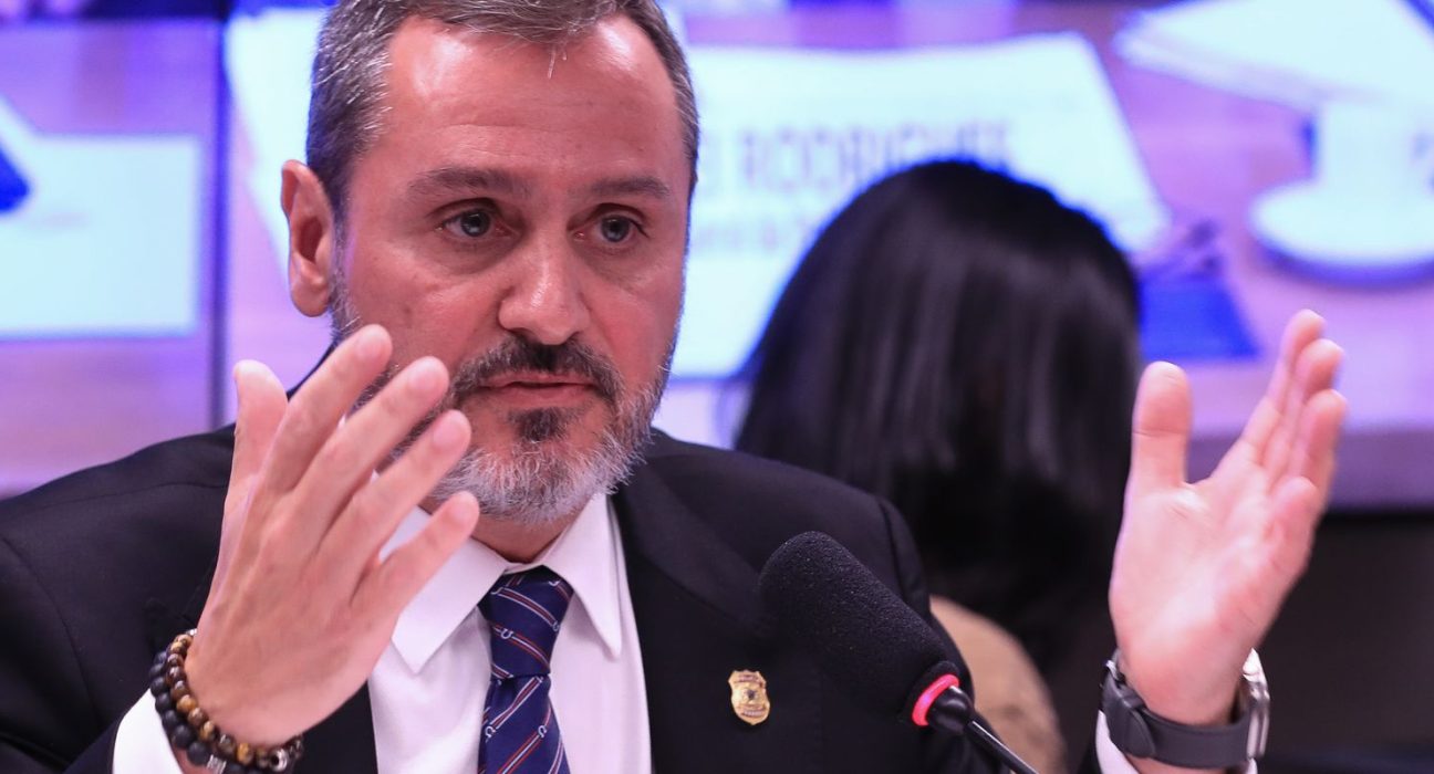 policia-federal-retira-credenciais-de-agente-de-imigracao-dos-eua
