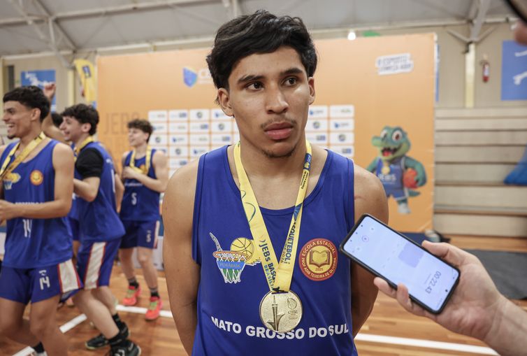 Brasília (DF), 17/04/2026 - Atleta Rafael Cardoso da Escola estadual professor Adir Teixeira de Oliveira campeã da  série ouro  Foto: Valter Campanato/Agência Brasil