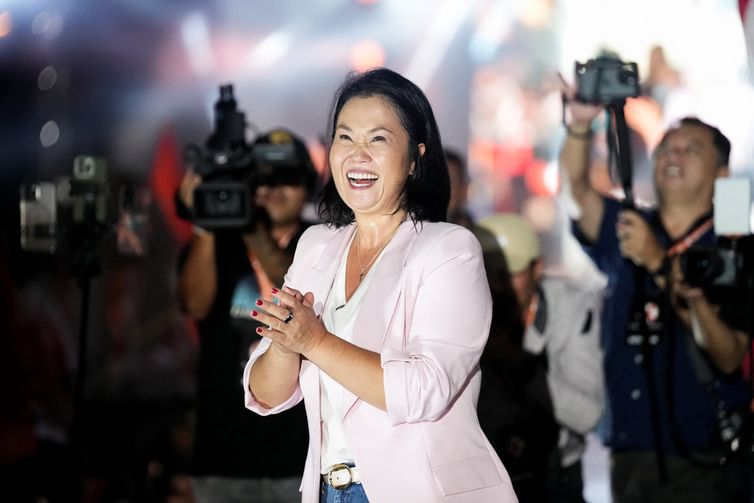 REUTERS/Angela Ponce/ Proibido reprodução Presidential candidate Keiko Fujimori, who is making a fourth bid for Peru's presidency, reacts during her closing campaign rally ahead of the April 12 general election, in Lima, Peru, April 9, 2026. REUTERS/Angela Ponce