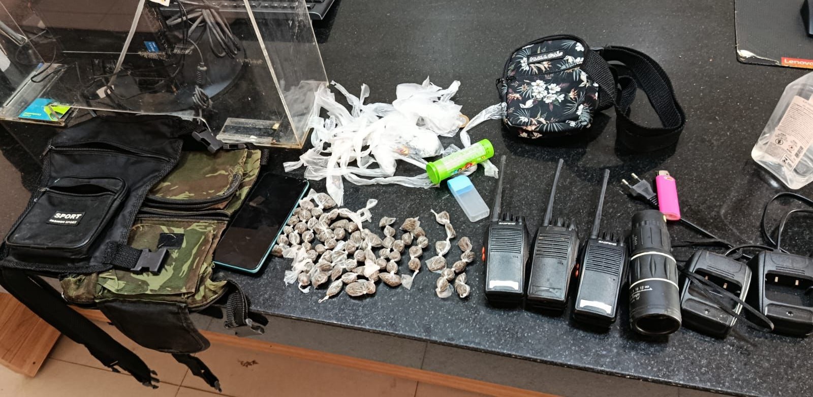 PM apreende drogas e equipamentos do tráfico em Eunápolis