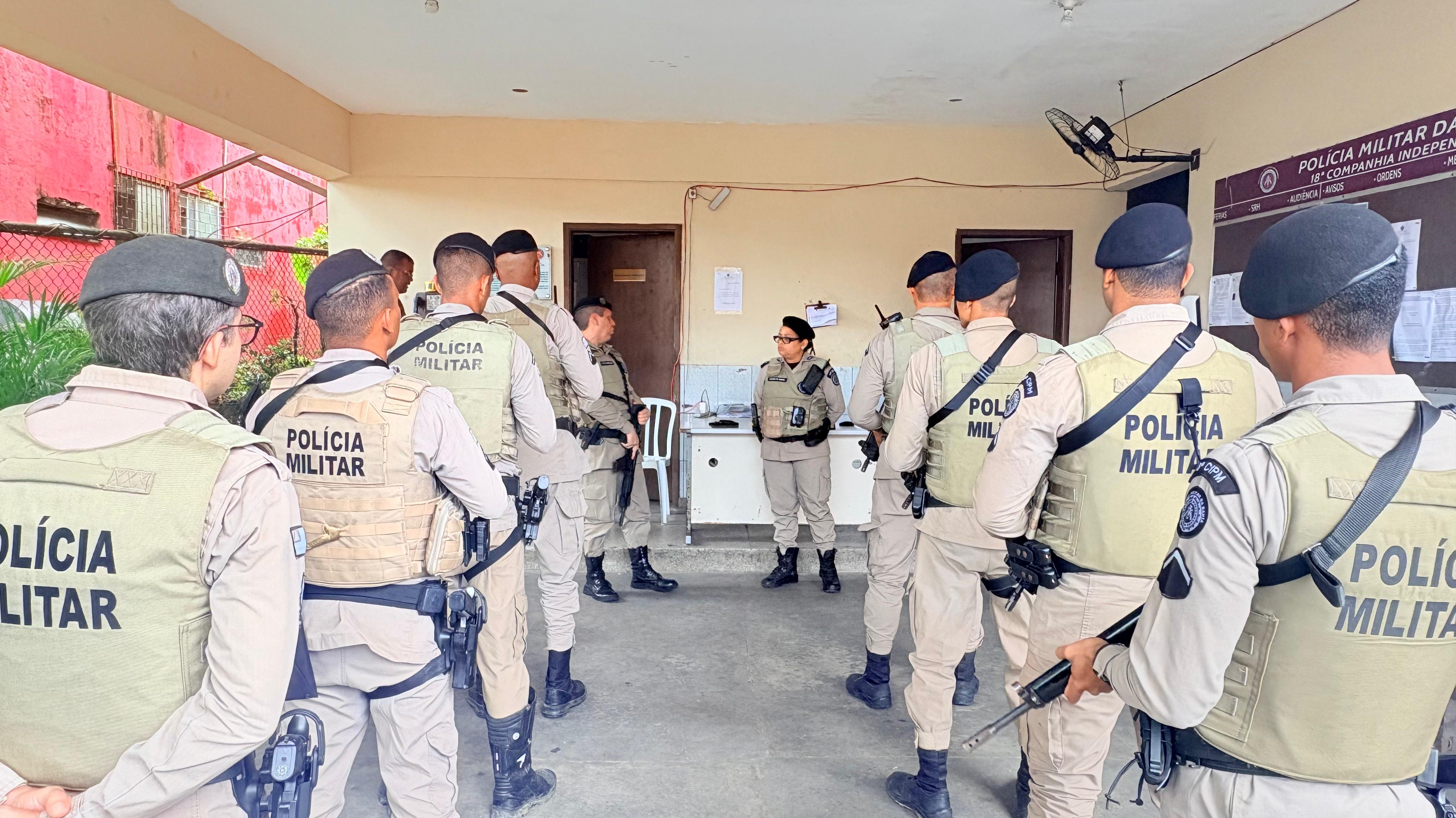 RONDESP BTS e 18ª CIPM ocupam bairro do Rio Sena e integrantes de facção correm para região de mataRONDESP BTS e 18ª CIPM ocupam bairro do Rio Sena e integrantes de facção correm para região de mata