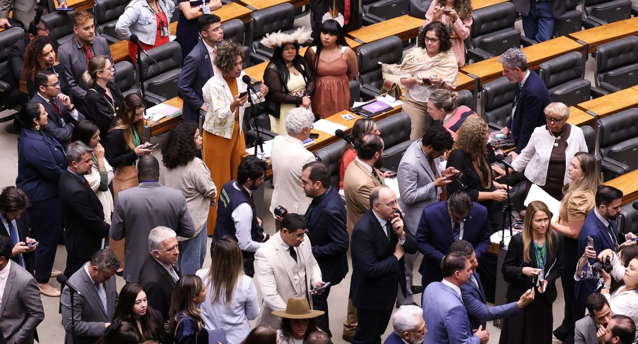 camara-vota-para-derrubar-veto-ao-pl-da-dosimetria;-falta-o-senado
