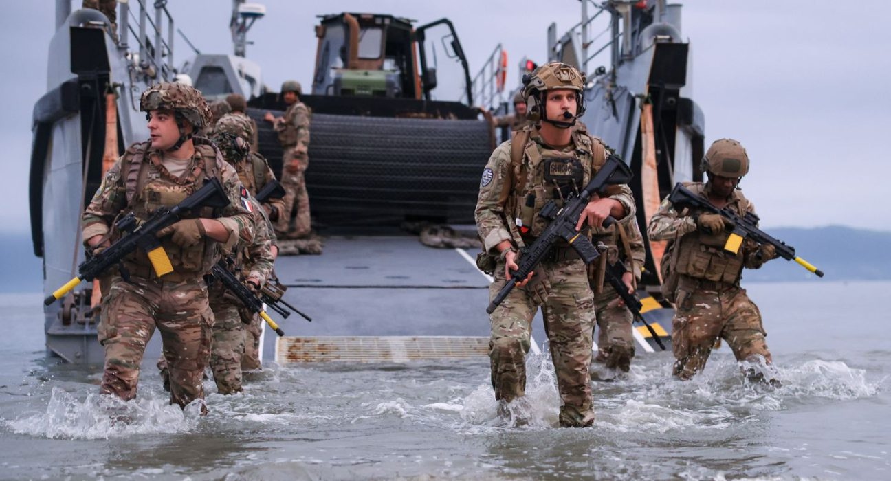 marinhas-brasileira-e-francesa-fazem-exercicio-na-costa-do-rio