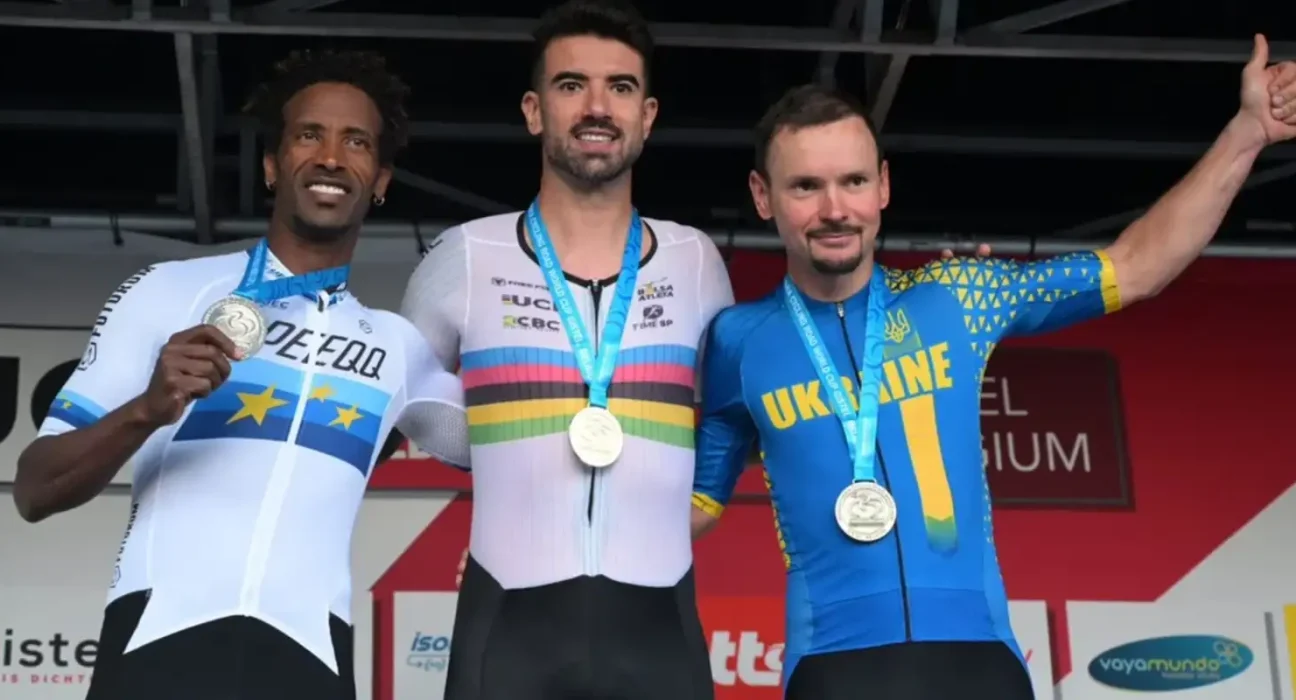 lauro-chaman-e-ouro-em-etapa-a-copa-do-mundo-de-ciclismo-de-estrada