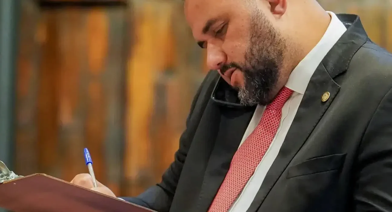 pf-encontra-mensagens-de-violencia-em-celular-de-deputado-preso-no-rj