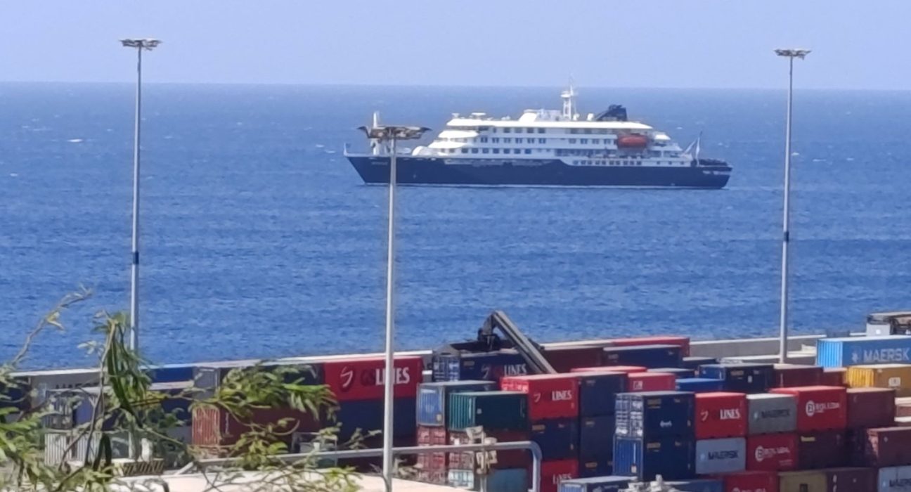 passageiros-comecam-a-deixar-navio-onde-houve-surto-de-hantavirus