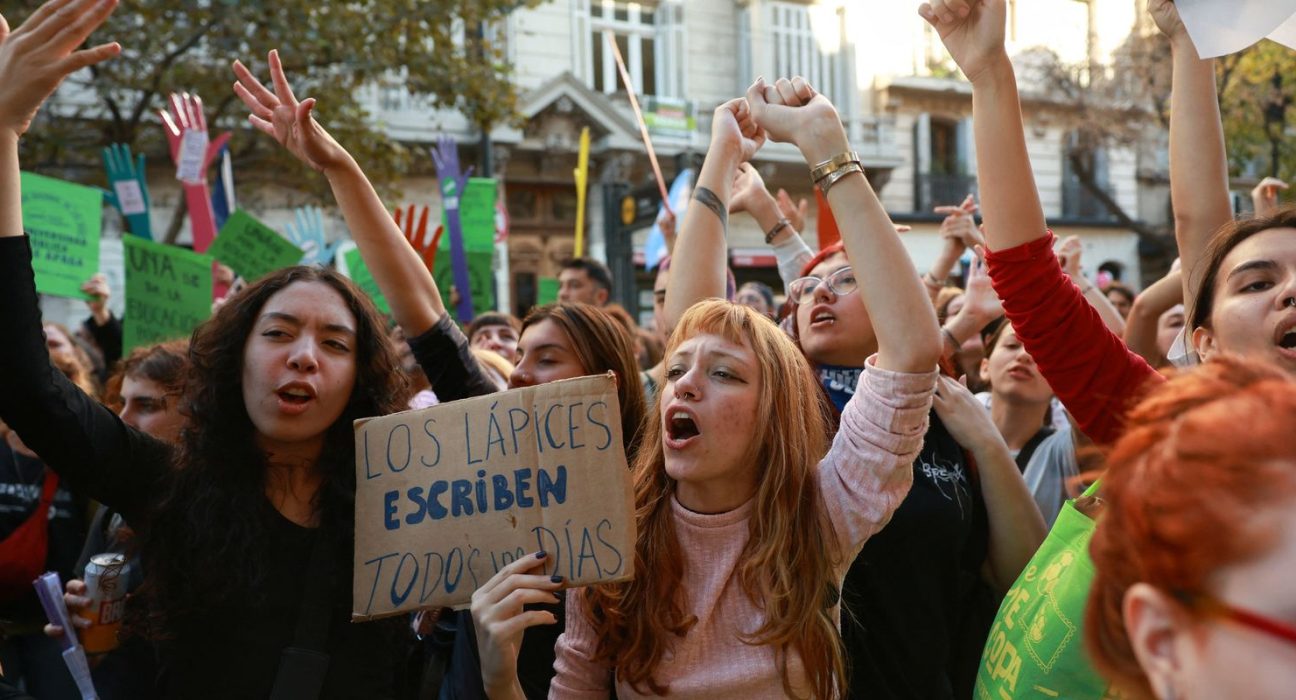 marcha-universitaria-protesta-contra-cortes-de-milei