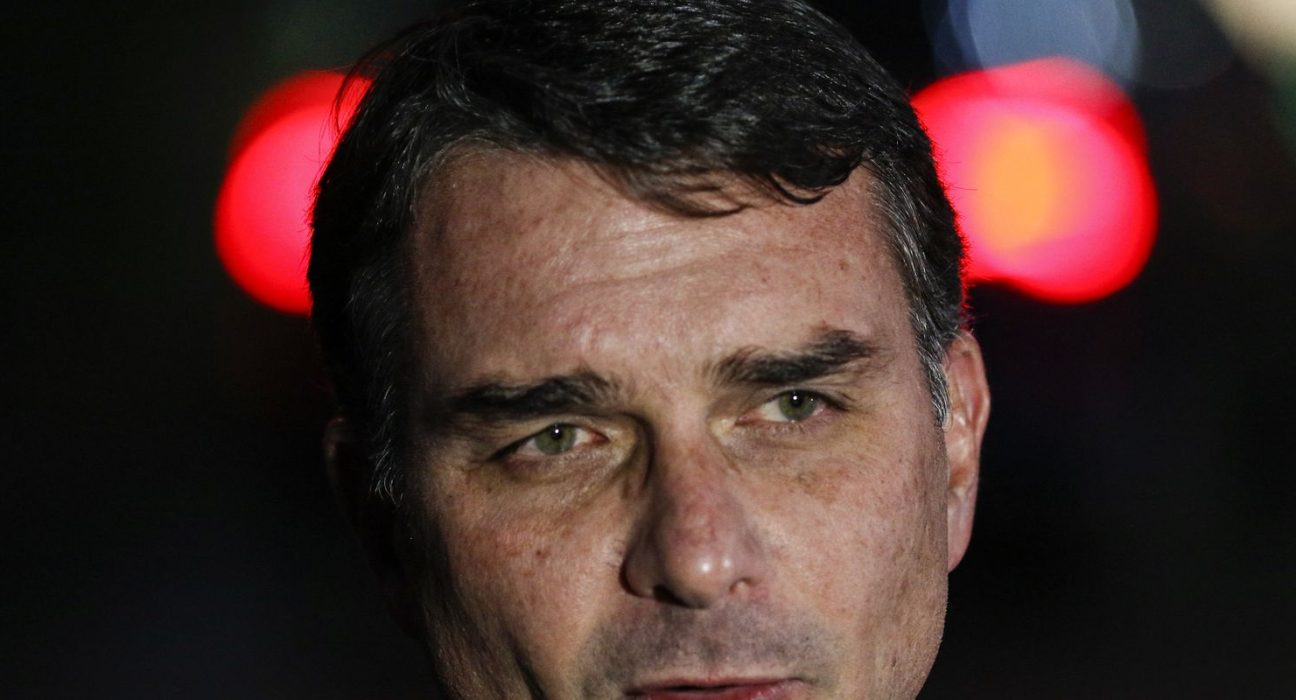 flavio-bolsonaro-admite-cobranca-a-vorcaro,-mas-nega-crime