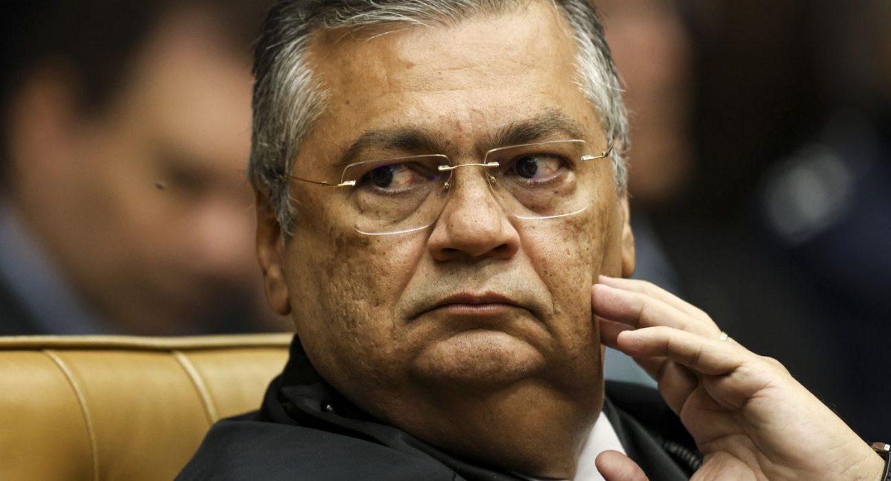 dino-diz-ter-sido-ameacado-de-morte-por-funcionaria-de-companhia-aerea