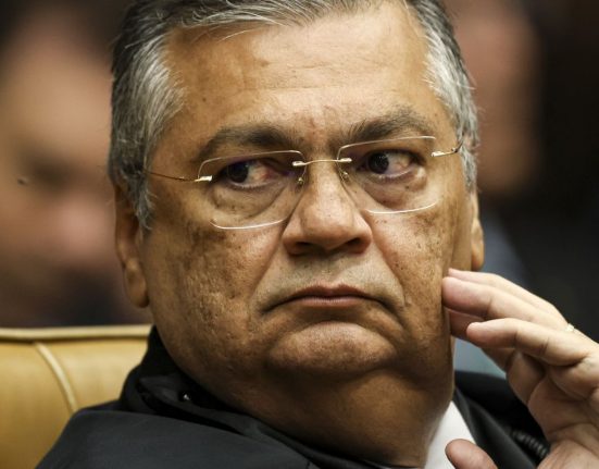 dino-diz-ter-sido-ameacado-de-morte-por-funcionaria-de-companhia-aerea