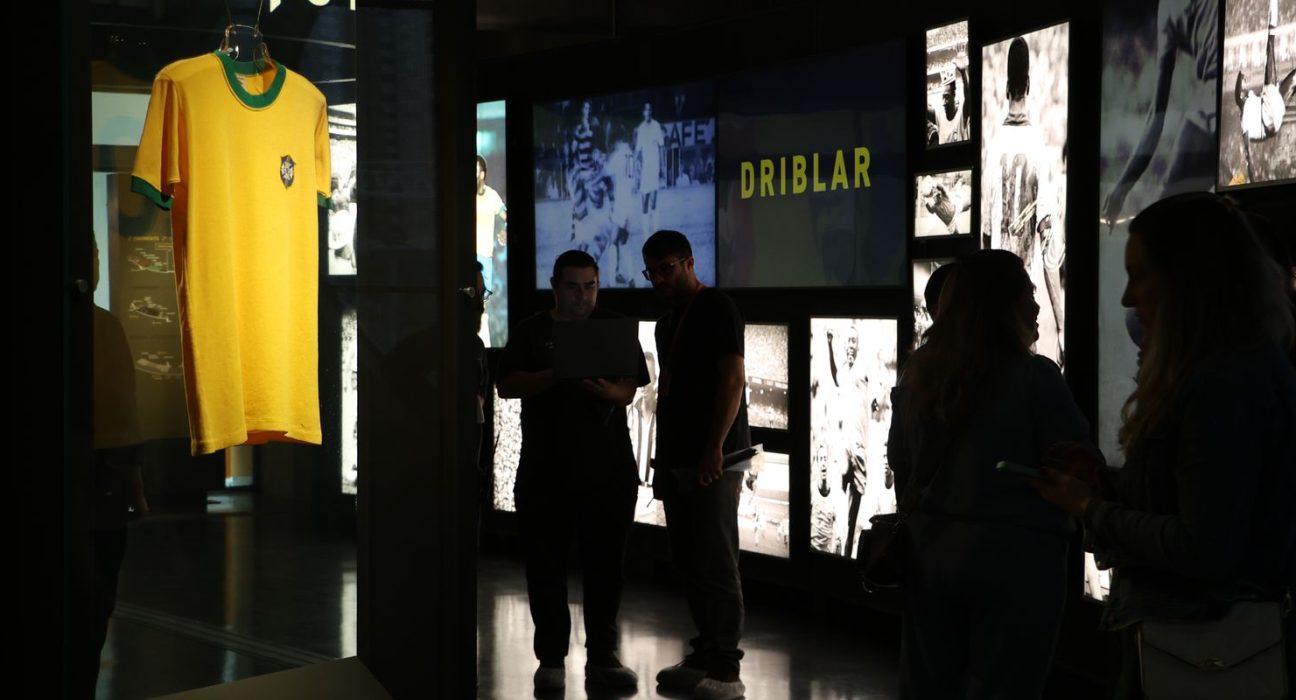 museu-do-futebol-lanca-exposicao-sobre-camisas-da-selecao-brasileira