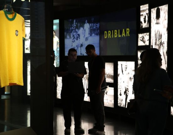 museu-do-futebol-lanca-exposicao-sobre-camisas-da-selecao-brasileira