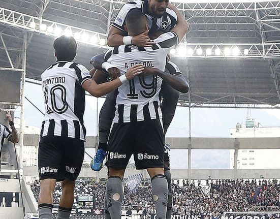 botafogo-vence-corinthians-pelo-brasileirao-com-tres-de-arthur-cabral