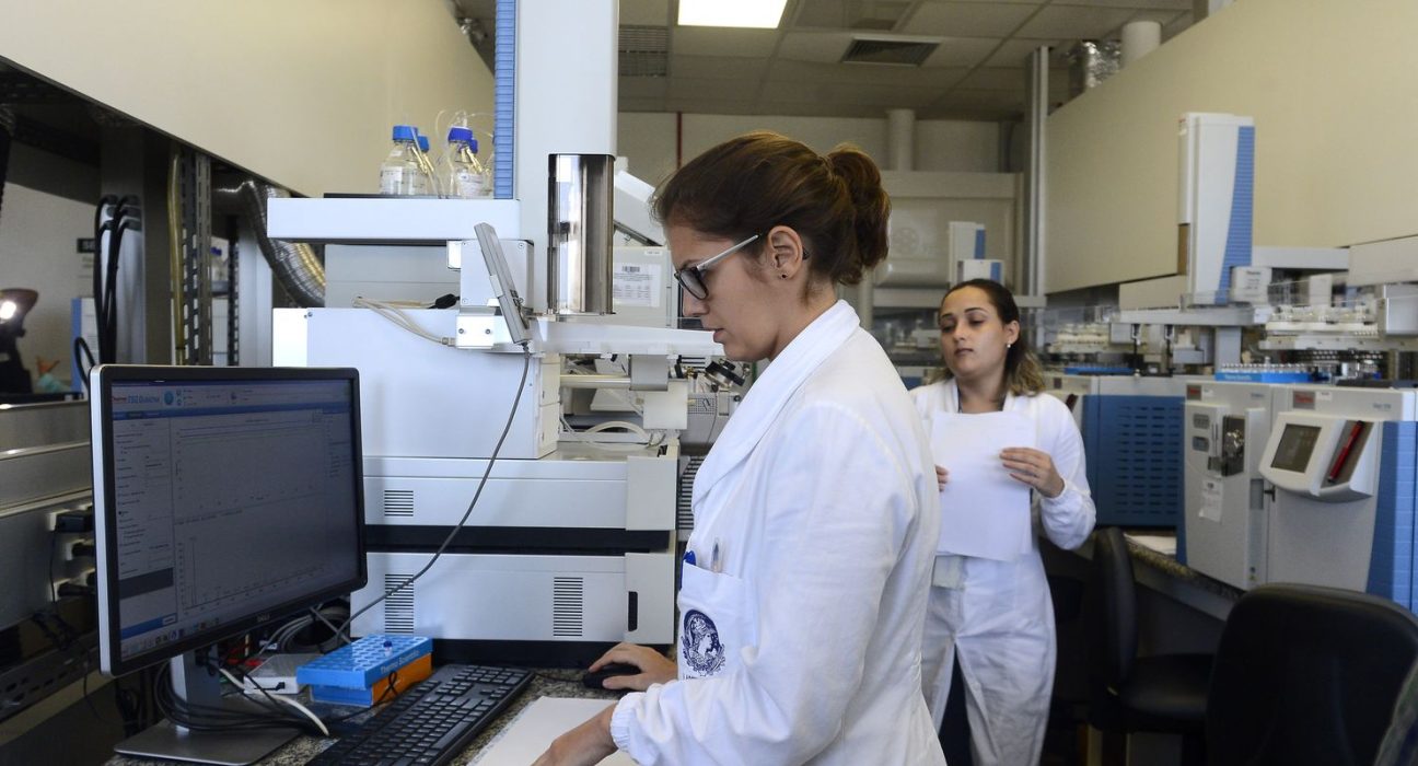 iniciativas-tentam-facilitar-acesso-e-permanencia-de-maes-na-ciencia