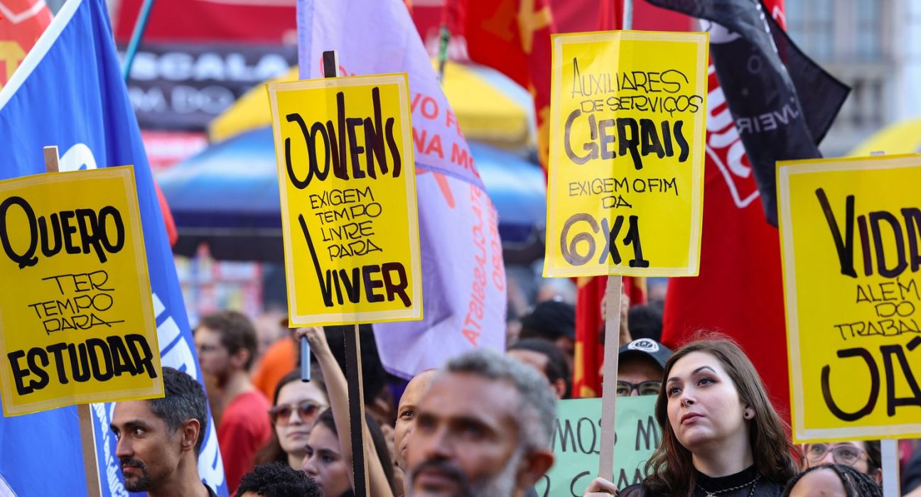 flavio-bolsonaro-sugere-pagamento-por-hora-em-alternativa-a-escala-6×1