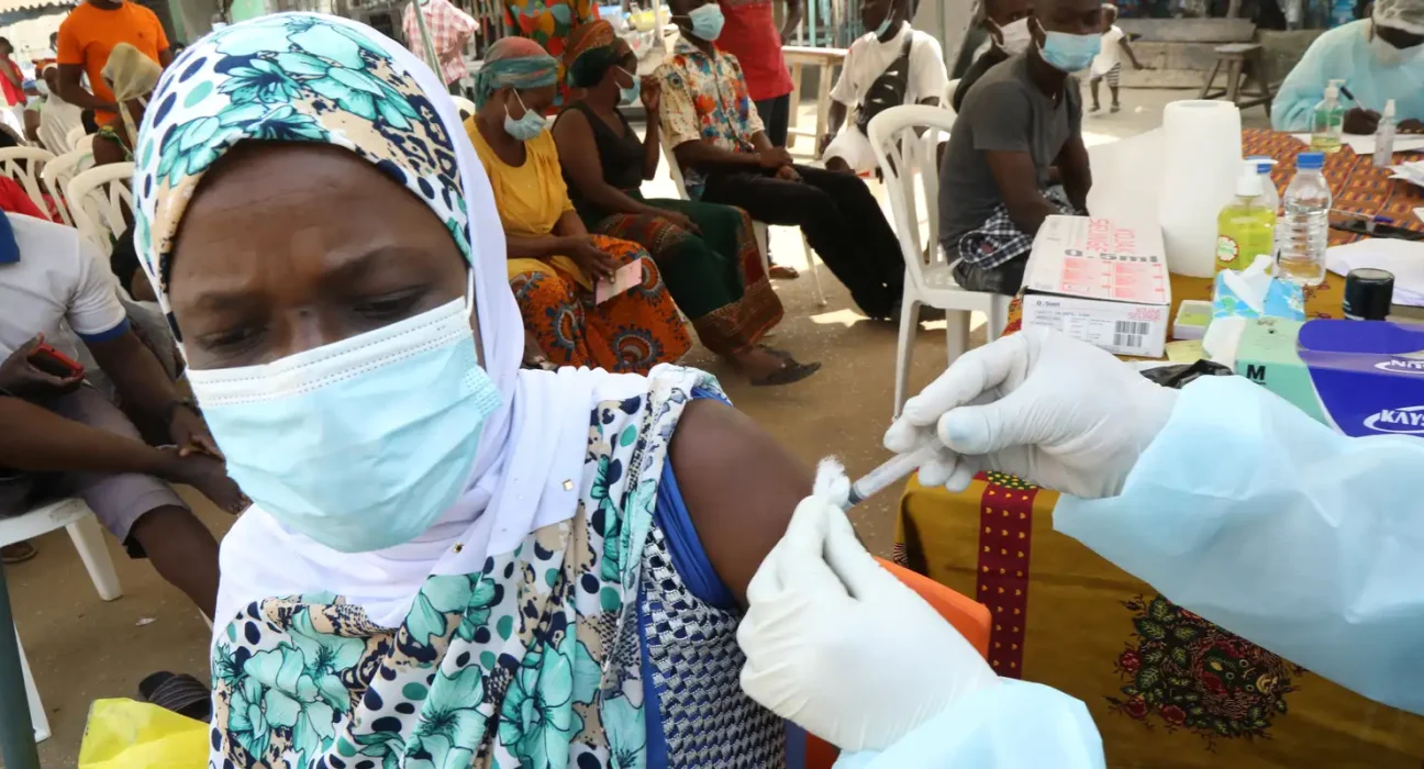 vacina-contra-cepa-do-ebola-na-africa-pode-demorar-ate-9-meses