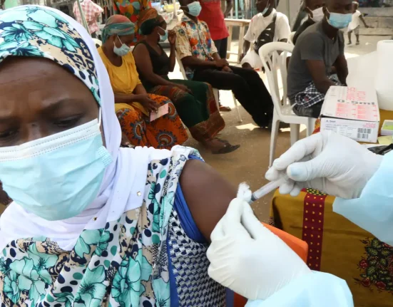 vacina-contra-cepa-do-ebola-na-africa-pode-demorar-ate-9-meses