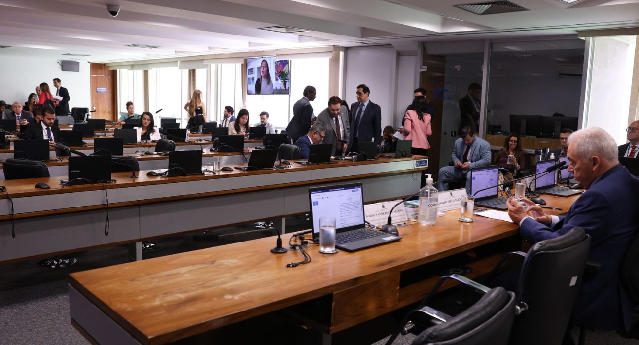 pedido-de-vista-adia-votacao-de-autonomia-financeira-do-banco-central