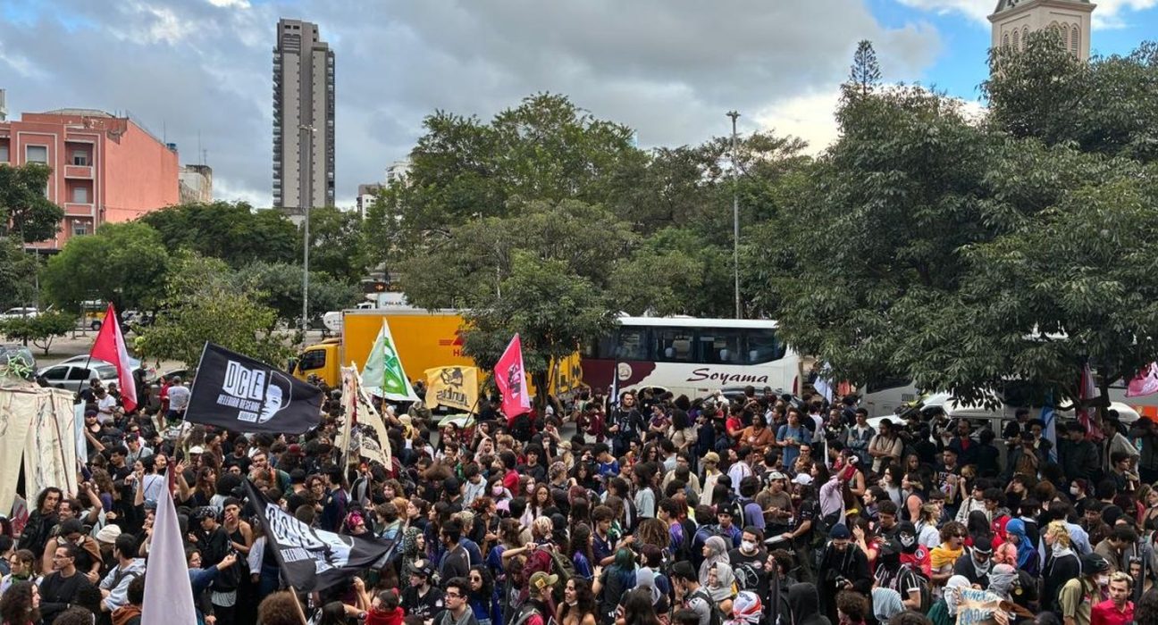 em-ato-na-capital-paulista,-estudantes-criticam-politicas-educacionais
