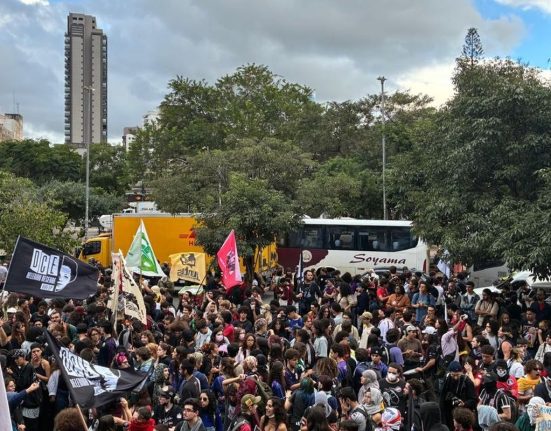em-ato-na-capital-paulista,-estudantes-criticam-politicas-educacionais