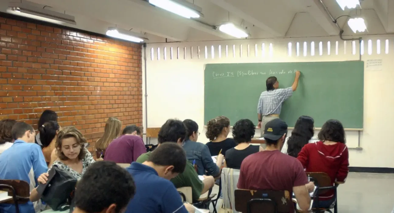 metade-dos-professores-formados-em-ead-tem-desempenho-insuficiente