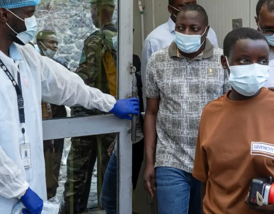 uganda-confirma-mais-tres-casos-de-ebola;-total-sobe-para-cinco