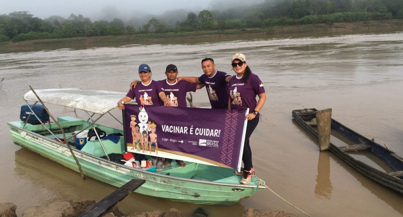 profissionais-de-saude-vencem-desafios-para-vacinacao-em-area-indigena