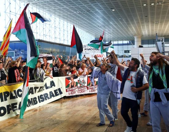 manifestantes-condenam-tratamento-policial-a-ativistas-da-flotilha