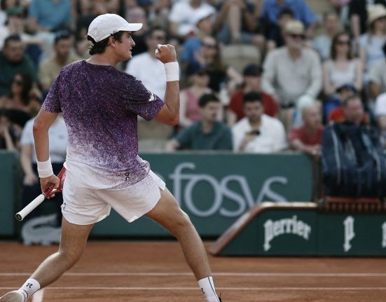joao-fonseca-estreia-com-vitoria-no-torneio-de-roland-garros