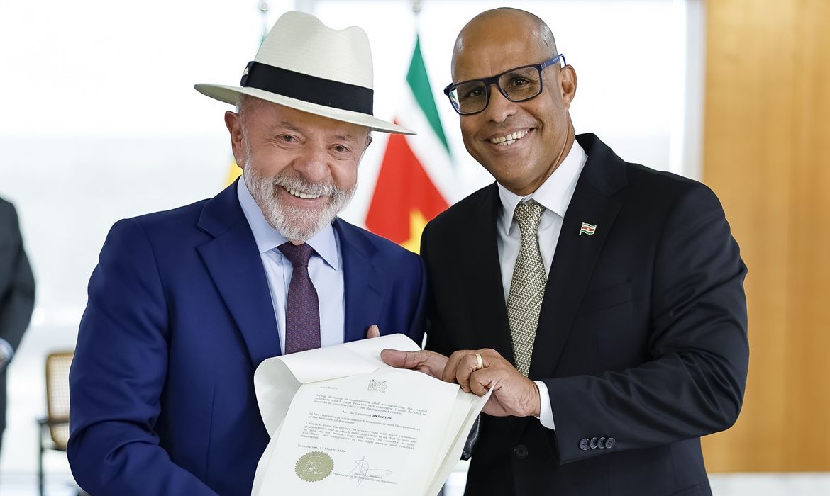 06.05.2026 - Presidente da República, Luiz Inácio Lula da Silva, durante apresentação de cartas credenciais do Embaixador da República do Suriname, Ike Desmond Antonius, no Palácio do Planalto. Brasília - DF.    Foto: Ricardo Stuckert / PR