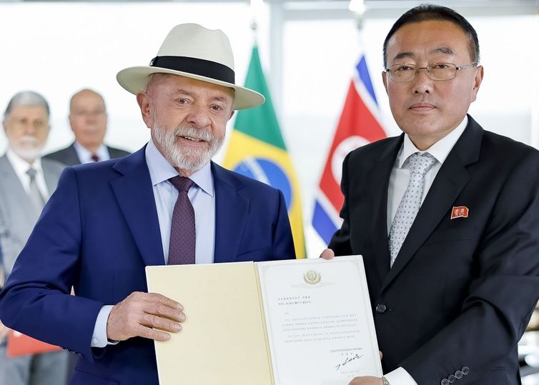 06.05.2026 - Presidente da República, Luiz Inácio Lula da Silva, durante apresentação de cartas credenciais do Embaixador da República Popular Democrática da Coréia, Song Se Il, no Palácio do Planalto. Brasília - DF.    Foto: Ricardo Stuckert / PR